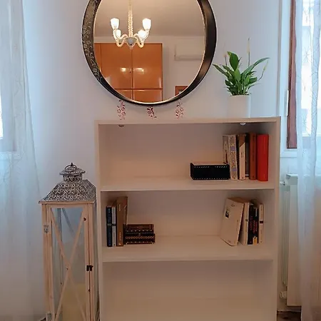 Salute Apartment *